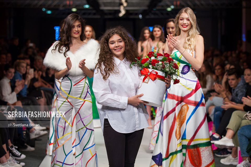 Na krilima slobode, emocija u boji, vere i radosti: Tara Katarina, najmlađa dizajnerka u istoriji Nedelje mode